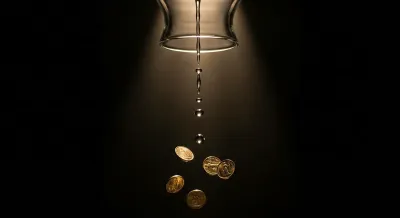 Gros plan sur une fontaine de pièces d'or, illustrant le flux de revenus d'une rente.